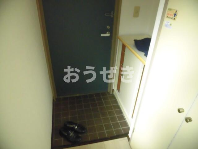 梁山下町ビルの玄関