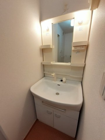 明るい洗面所です