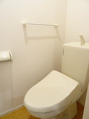 コンパクトで使いやすいトイレです