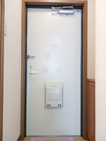 収納もある玄関です
