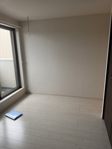 広くて明るい寝室