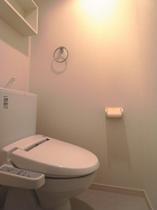 ゆったりとした空間のトイレです