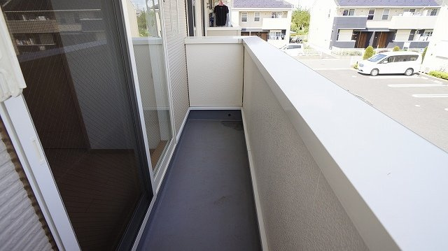 お洗濯にも便利なバルコニー付き