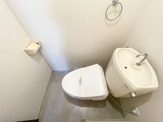 コンパクトで使いやすいトイレです