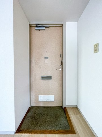 毎日通る玄関はこちらです