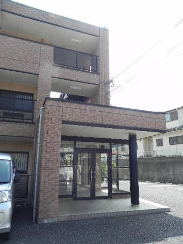 落ち着いたエントランスです