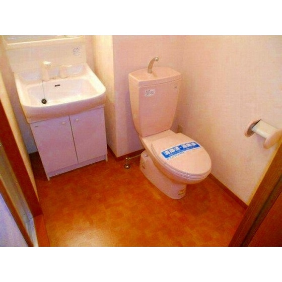 ゆったりとした空間のトイレです
