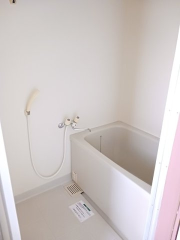 コンパクトで使いやすいお風呂です