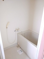 コンパクトで使いやすいお風呂です