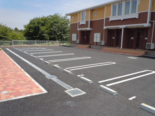 駐車場があるので、車を買う予定の方も安心です