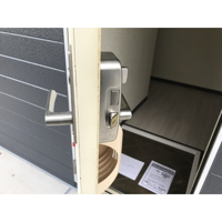 毎日通る玄関はこちらです