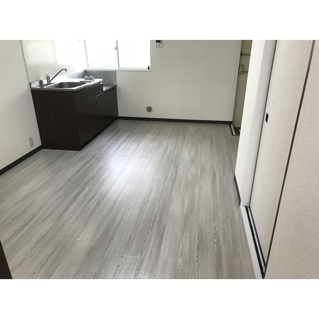 明るい色調の室内です