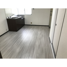 明るい色調の室内です