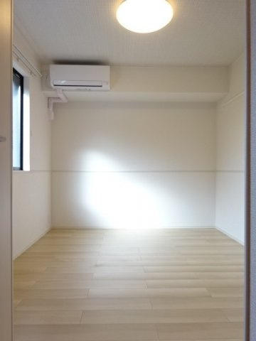 明るい色調の室内です