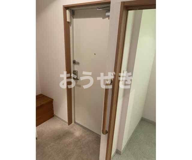 ウイングピア美園の玄関