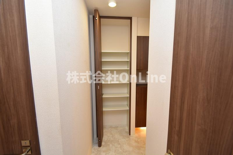 東大阪市御厨中１丁目のアパートの収納