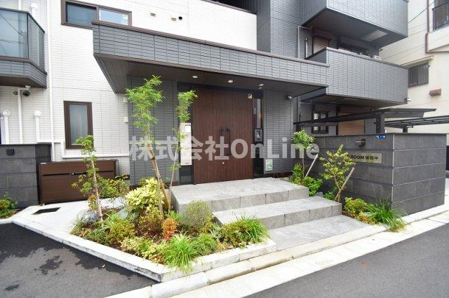 東大阪市御厨中１丁目のアパートのエントランス