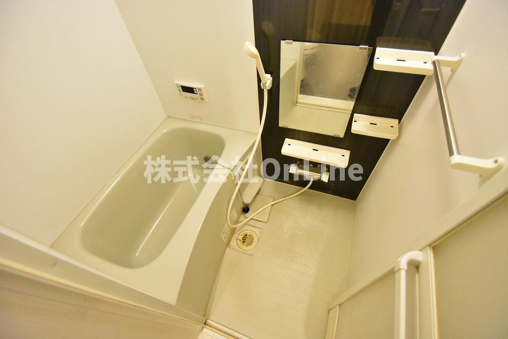 東大阪市寿町３丁目のアパートの浴室