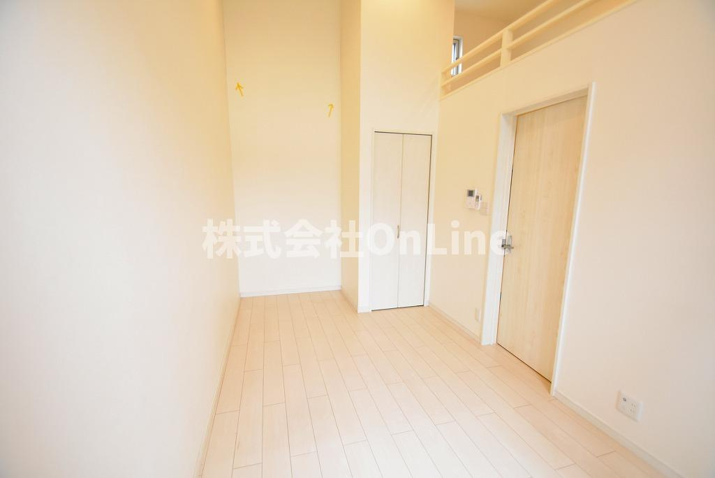 東大阪市寿町３丁目のアパートの居間・リビング