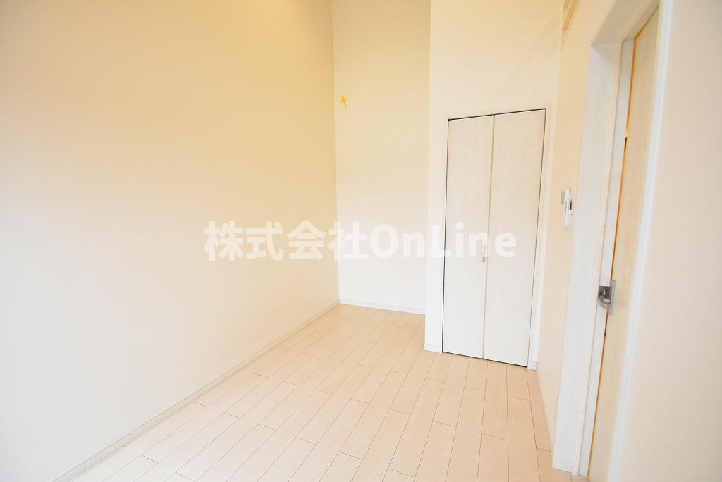 東大阪市寿町３丁目のアパートの居間・リビング