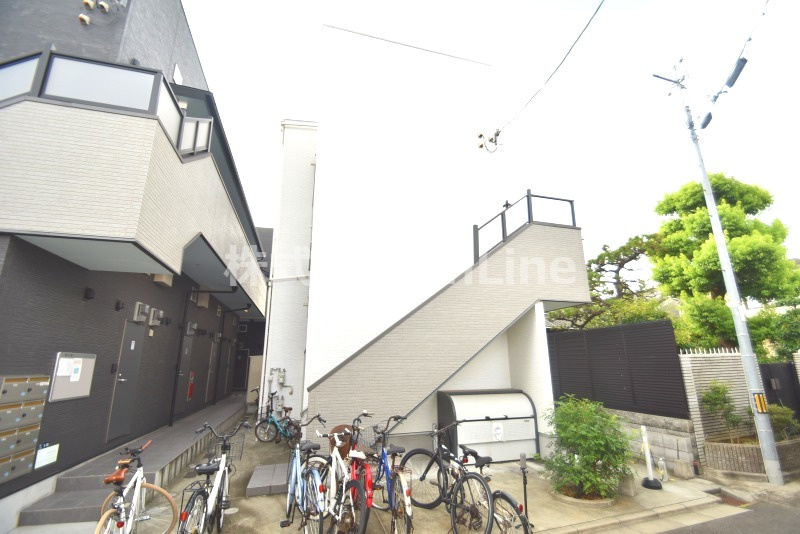 東大阪市小若江１丁目のアパートのエントランス