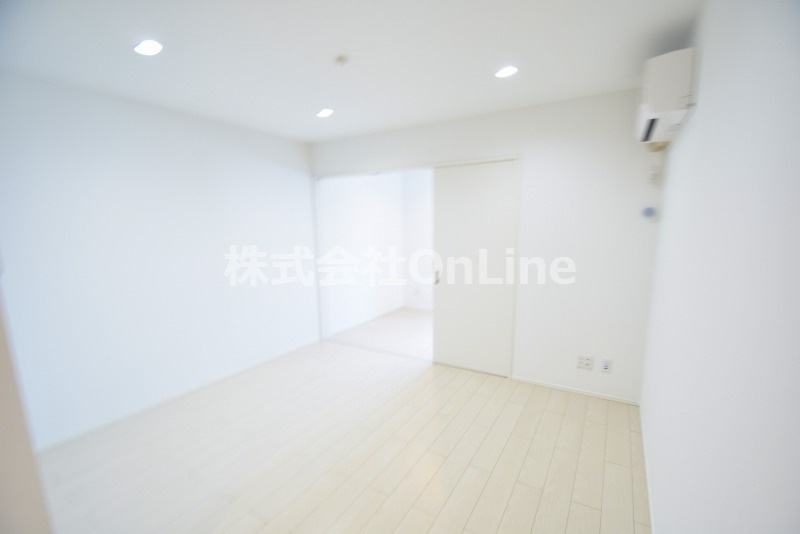 大阪市生野区小路東１丁目のアパートの居間・リビング