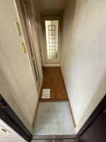 収納もある玄関です