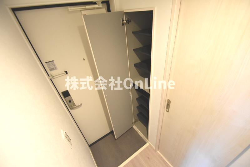 東大阪市大蓮北４丁目のアパートの玄関