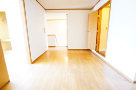 ゆったり過ごせる居間です