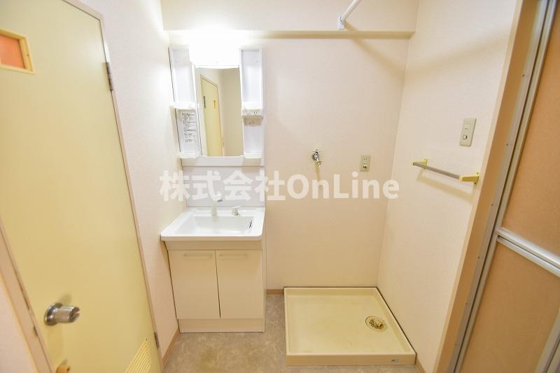 東大阪市御厨東２丁目の賃貸マンションの洗面所
