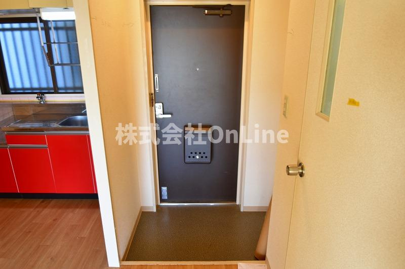 東大阪市御厨東２丁目の賃貸マンションの玄関