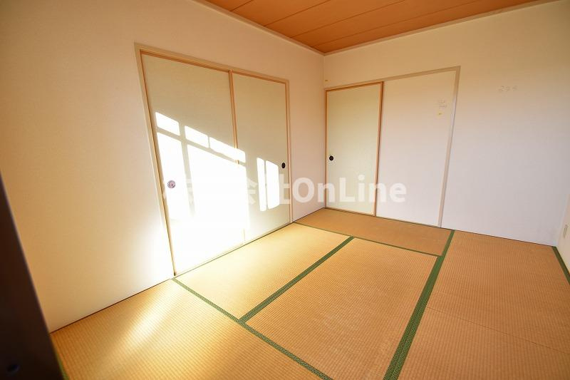東大阪市御厨東２丁目の賃貸マンションの和室