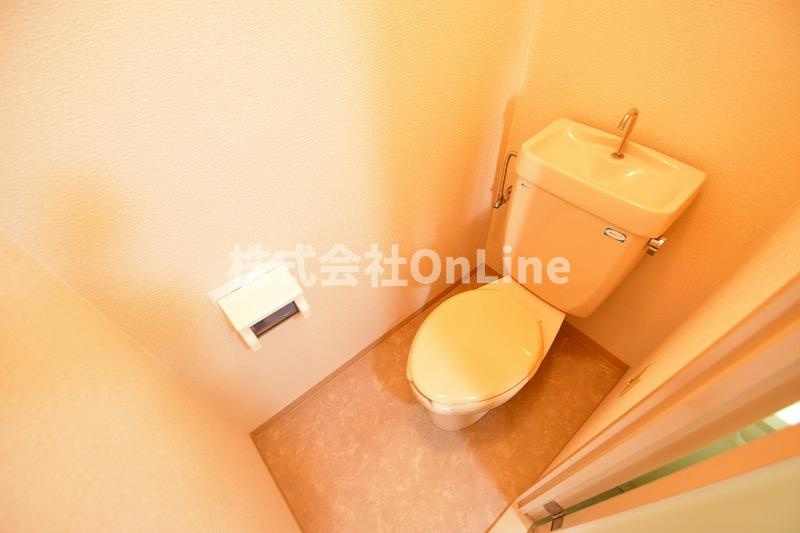 東大阪市御厨東２丁目の賃貸マンションのトイレ