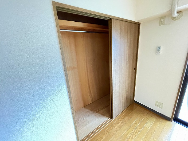 東大阪市御厨中１丁目の賃貸マンションの収納