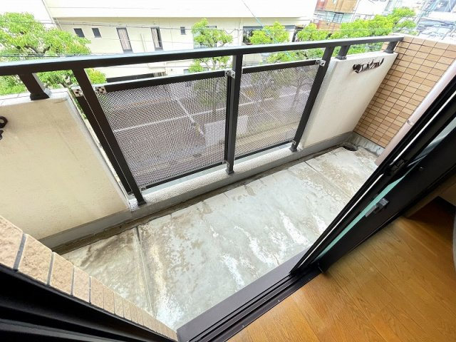 東大阪市御厨中１丁目の賃貸マンションのバルコニー