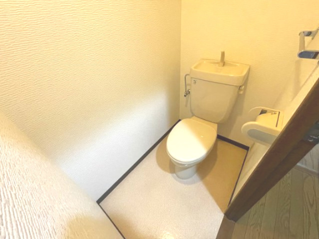 東大阪市御厨中１丁目の賃貸マンションのトイレ