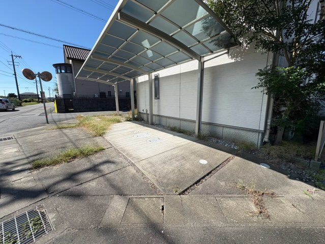 中古戸建　羽島市上中町一色　平成24年築の駐車場