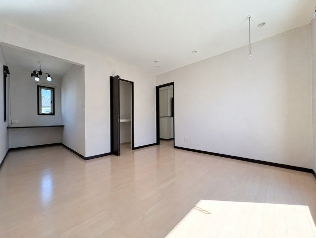 中古戸建　羽島市上中町一色　平成24年築の洋室