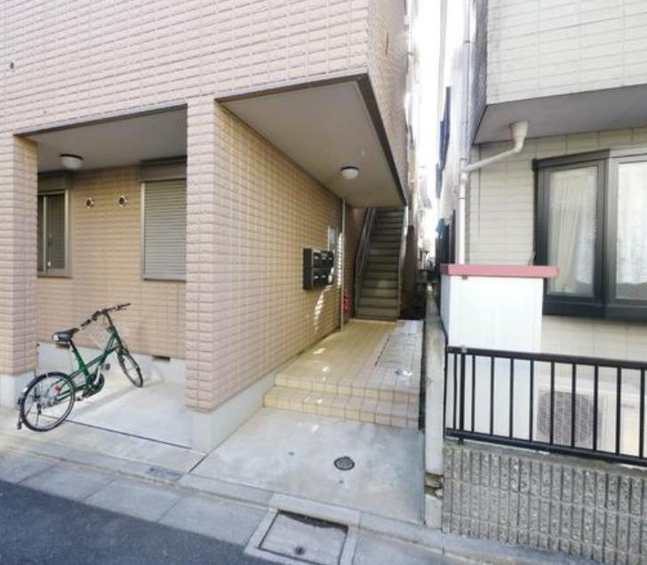 エシール中十条のエントランス