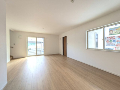 【居間・リビング】 | 【川内2丁目】LDK20帖＆小屋裏収納付きオール電化住宅