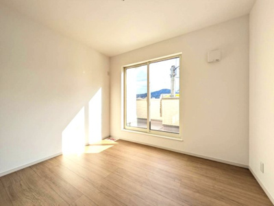 【洋室】 | 【川内2丁目】LDK20帖＆小屋裏収納付きオール電化住宅