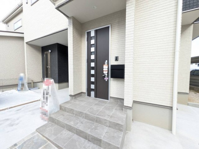 【玄関】 | 【川内2丁目】LDK20帖＆小屋裏収納付きオール電化住宅