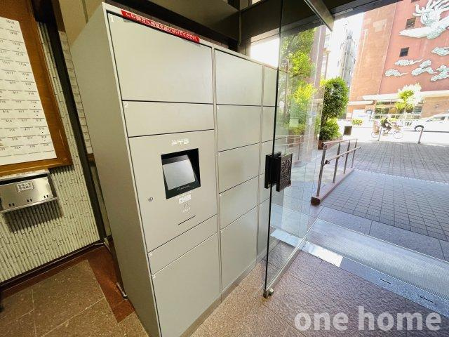 ライオンズマンション新大阪第3の設備|◆留守でも荷物の受け取りができる宅配ボックス完備です！再配達を依頼するストレスから解放されます！