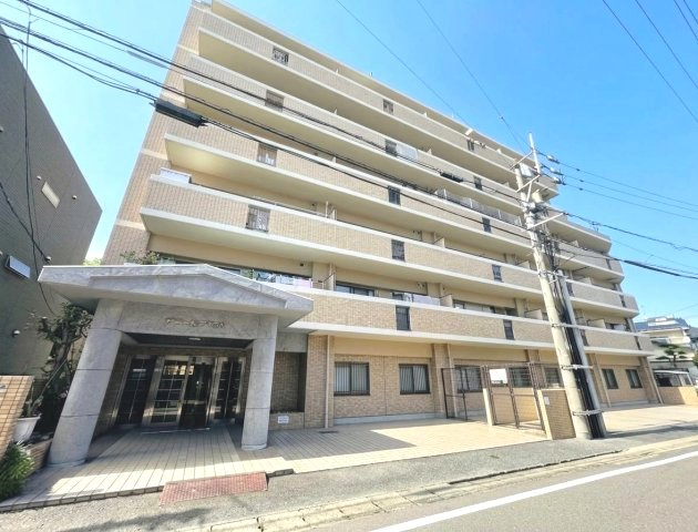 グランピアマンション姪浜の外観