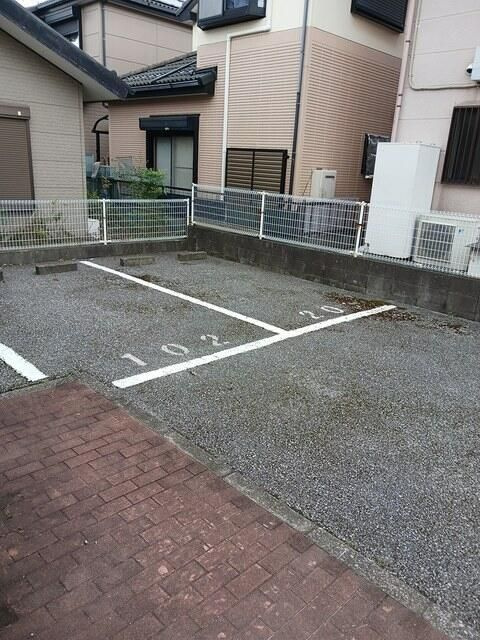 ピースフル南青山の駐車場