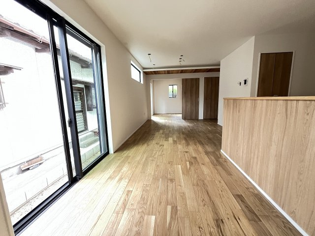 【居間・リビング】 | 福岡市南区鶴田4丁目6期　2号棟（全2棟）【仲介手数料無料・0円】 | 施工例。施工例は完成時と異なる場合があります。