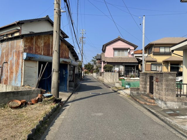 常滑市多屋町2丁目　1号棟の前面道路含む現地写真|●○前面道路○●