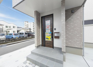 【玄関】 | 【川内2丁目No.1】18帖の広いLDKと4つの洋室♪子育て応援の省エネ住宅