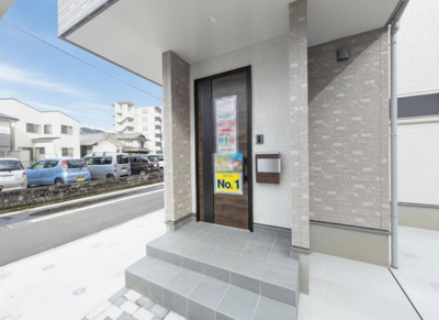 【玄関】 | 【川内2丁目No.1】18帖の広いLDKと4つの洋室♪子育て応援の省エネ住宅