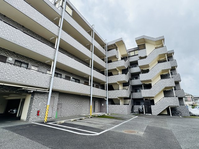 グレンモアスワＢ館の駐車場|～駐車場空き要事前確認～